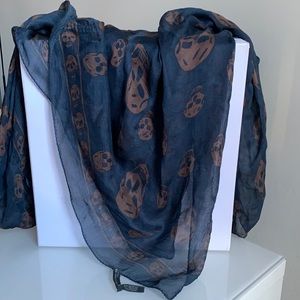 Elegant Black and Brown Skull Print Scarf